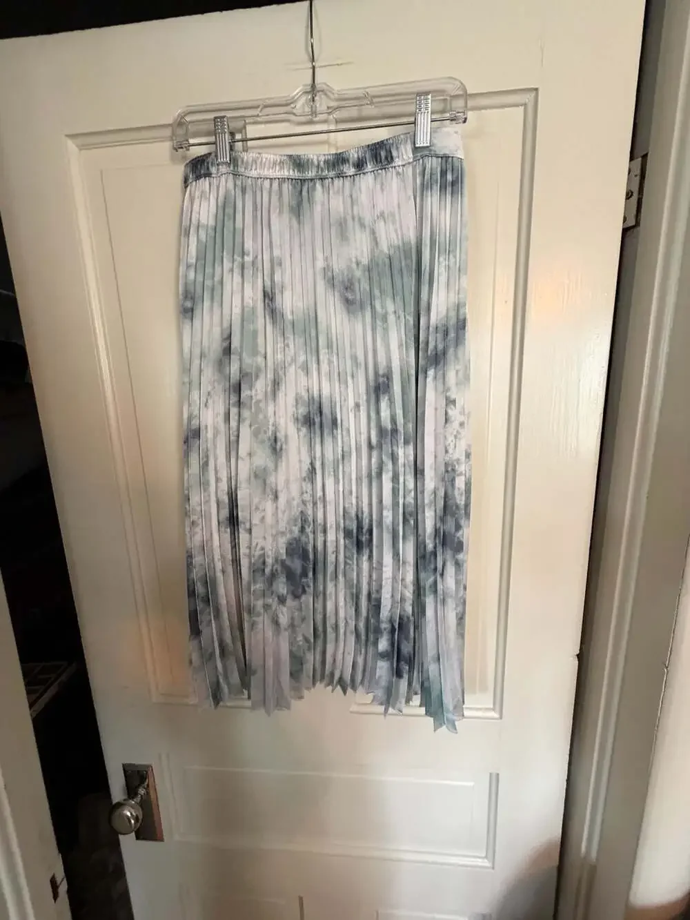 Abercrombie & Fitch Pleated Satin Midi Skirt in Green Tie-Dye